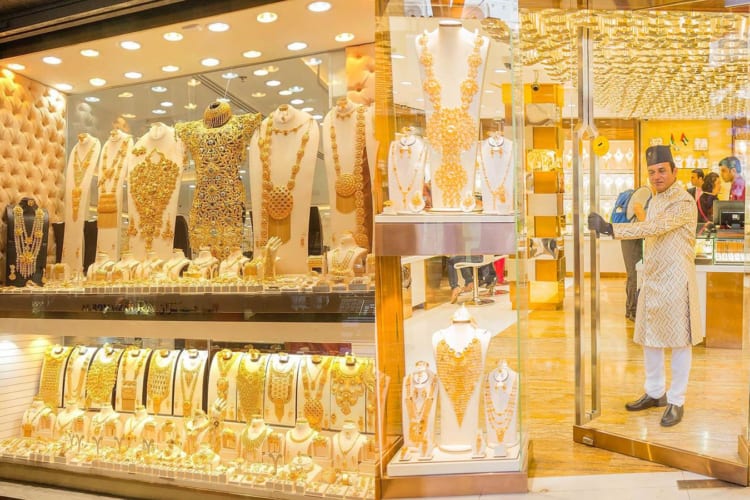 "Khu thương mại Gold Souk: Thiên đàng của vàng và trang sức tại Dubai."