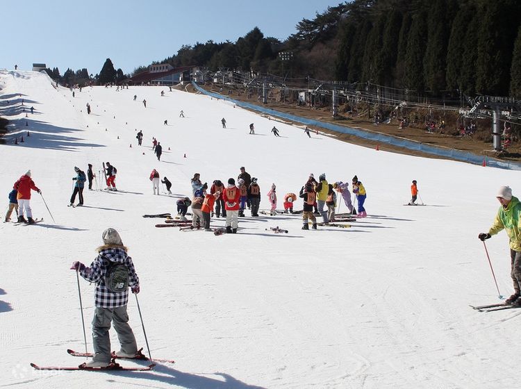Rokko Snow Park là một điểm đến tuyệt vời cho các hoạt động trượt tuyết và trượt băng vào mùa đông.