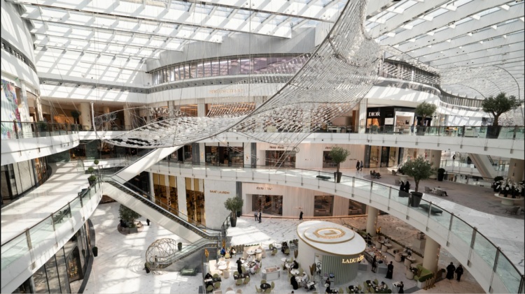 Dubai Mall là trung tâm mua sắm hàng đầu thế giới với sự đa dạng và xa hoa không giới hạn.