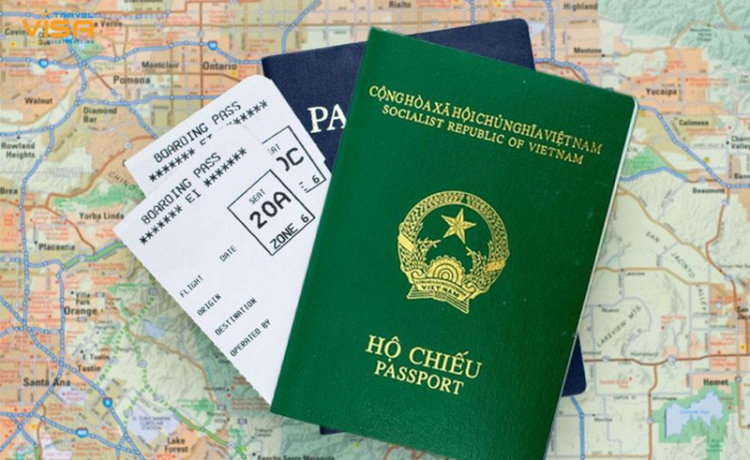 Hộ chiếu và giấy tờ tùy thân là những vật dụng mà du khách không được quên khi đi du lịch