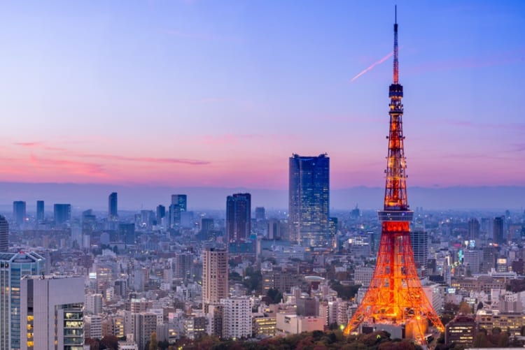 Du khách có thể ngắm nhìn toàn cảnh thành phố đầy lung linh từ Tháp Tokyo