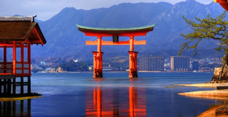 Đền Itsukushima - một trong những địa điểm đón bình minh đẹp nhất tại Nhật Bản
