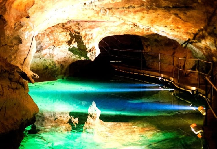 Hang Jenolan - Hệ thống hang động độc đáo mang vẻ đẹp tự nhiên với kiến trúc thú vị
