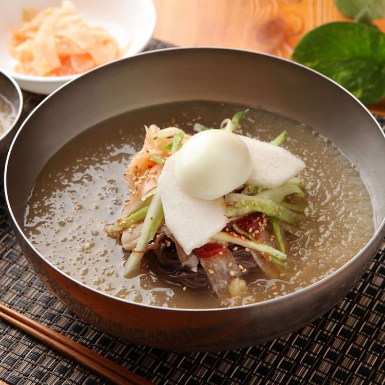 Mì lạnh Naengmyeon - Món ăn ngày hè đầy thơm ngon tại Hàn Quốc