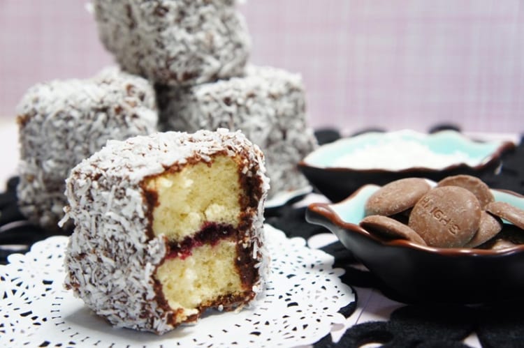 Lamington - món bánh trứ danh thơm ngon khó cưỡng lại được