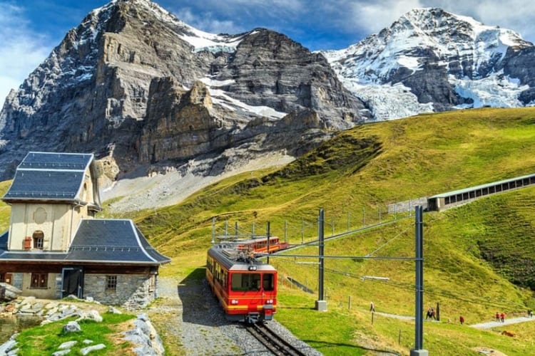 Đỉnh núi Jungfraujoch - nóc nhà châu Âu với vẻ đẹp ngoạn mục