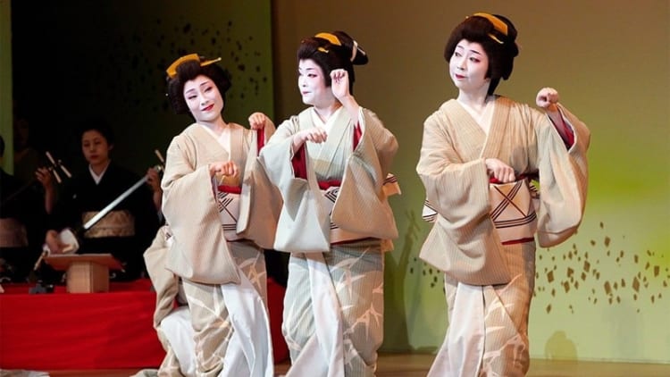 Geisha là những người nghệ sĩ tài hoa với nhiều tài năng đặc biệt