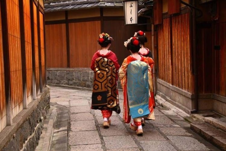 Geisha thường sinh sống tại những khu nhà trọ được gọi là  “okiya”