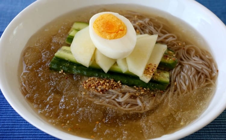 Naengmyeon - món mì lạnh nổi tiếng được ưa chuộng tại Hàn Quốc