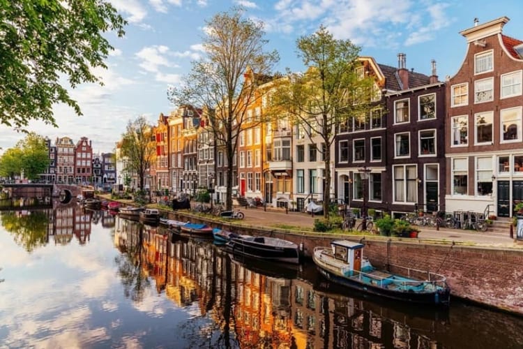 Amsterdam với sự hòa quyện hoàn hảo giữa nét cổ kính và hiện đại