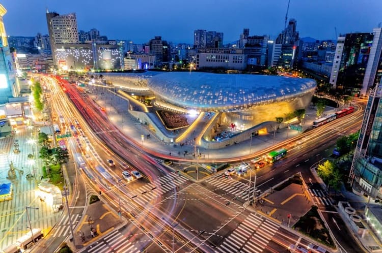 Dongdaemun với nhiều cửa hàng mua sắm đa dạng